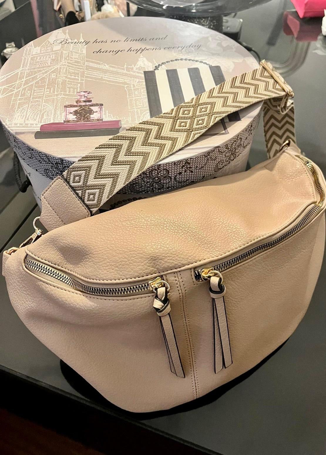 Beige Crossbody Tasche mit gemustertem Gurt