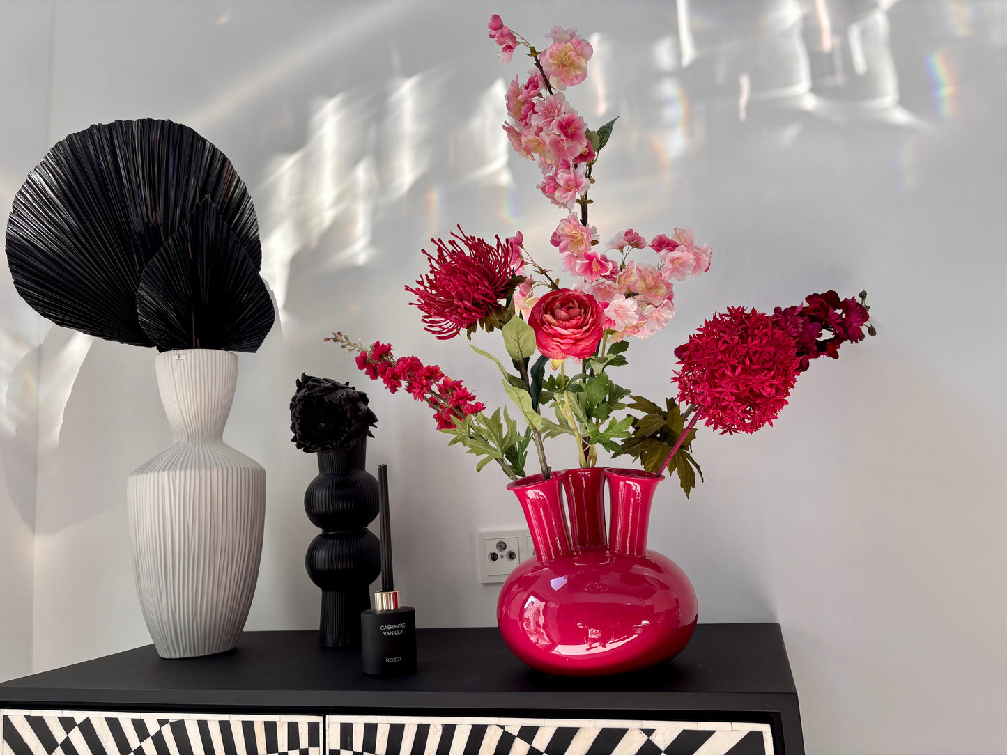 Moderne Blumenvase Rot – Stilvolle Glasvase für modernes Interior