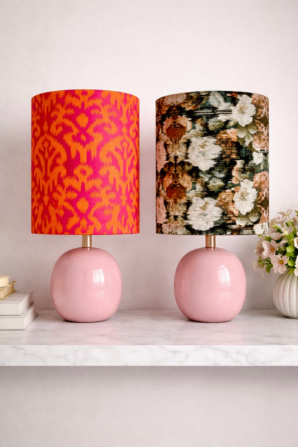Moderne Tischlampe Rosa – Stilvolle Designerlampe mit Muster-Schirm
