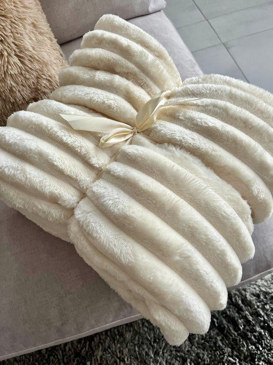Hochwertige Kuscheldecke in Cremeweiß